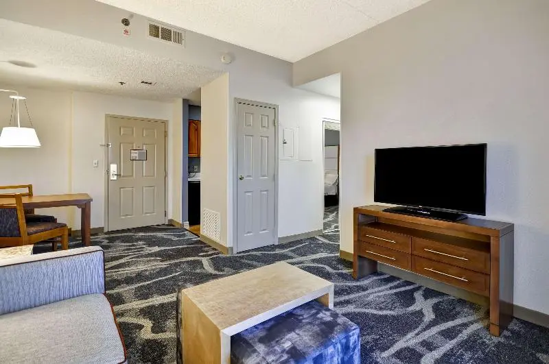 身障者適用キングサイズベッドルーム, Holiday Inn Express & Suites   West Omaha   Elkhorn, An Ihg
