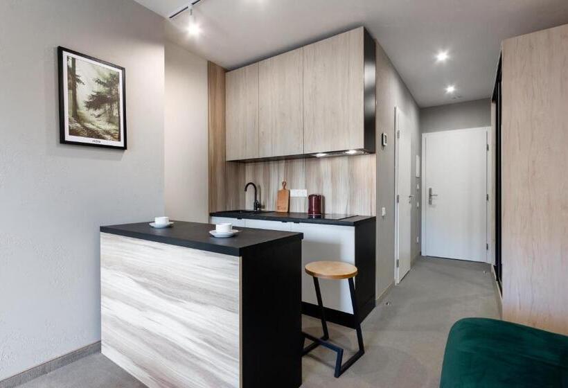 استودیوی سوپریور, Hvoya Apart Hotel & Spa