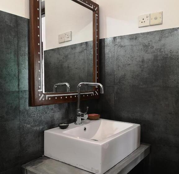 标准间, Voulez Vous, Managed By Dikwella Beach