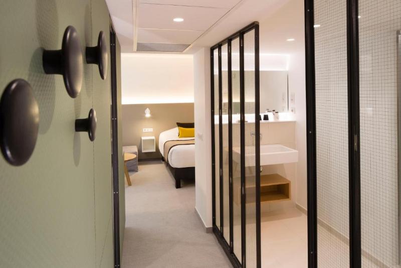 스탠다드 룸 킹사이즈 침대, Howard Johnson By Wyndham Allentown/dorney Hotel & Suites