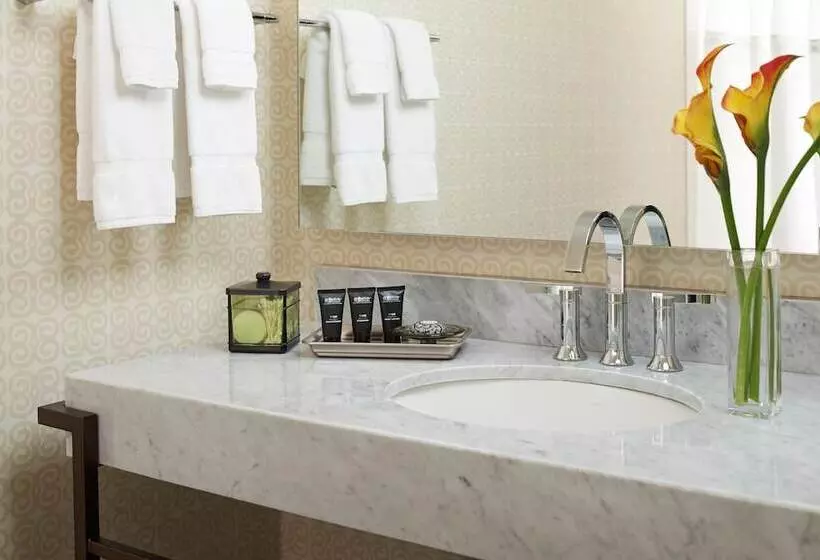 Premium Room City View, Kimpton Hotel Vintage Seattle, An Ihg