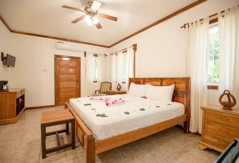 اتاق لوکس, Falling Leaves Lodge