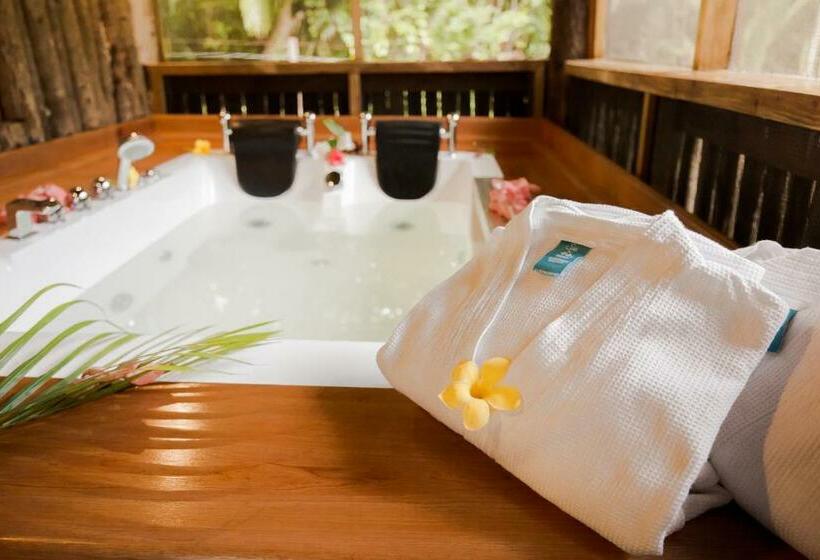 סוויטת סופריור, Falling Leaves Lodge