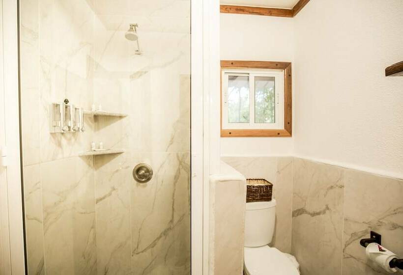 חדר סטנדרט, Falling Leaves Lodge