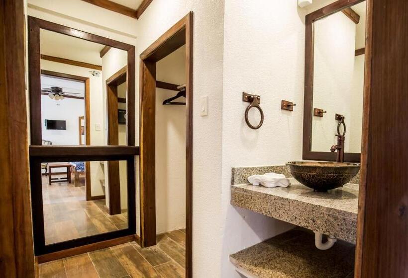 חדר אקונומי, Falling Leaves Lodge