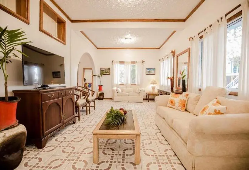اتاق اکونومی یک تخته, Falling Leaves Lodge