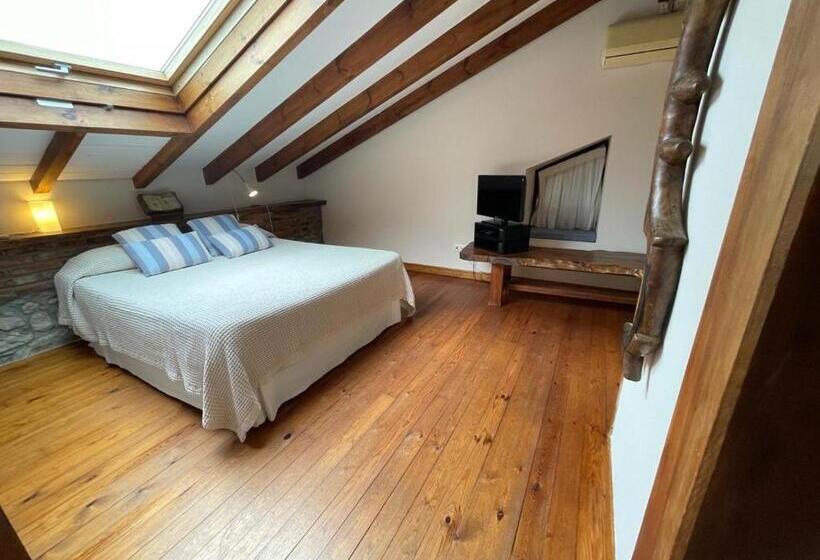 标准三人间, Posada La Llosa De Somo