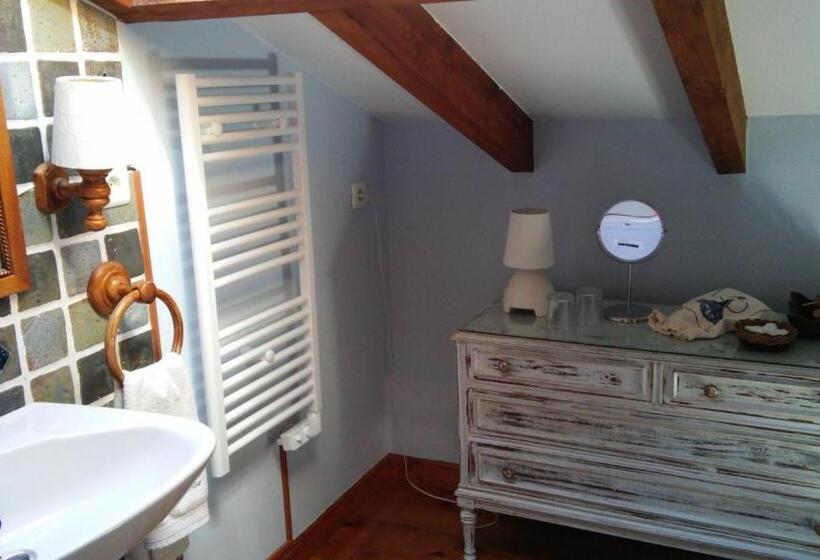 标准三人间, Posada La Llosa De Somo