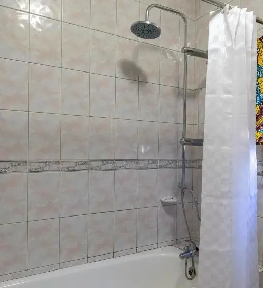 Chambre Standard, Muti Entebbe