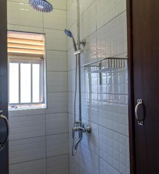 Chambre Standard Salle de Bains Commune, Muti Entebbe