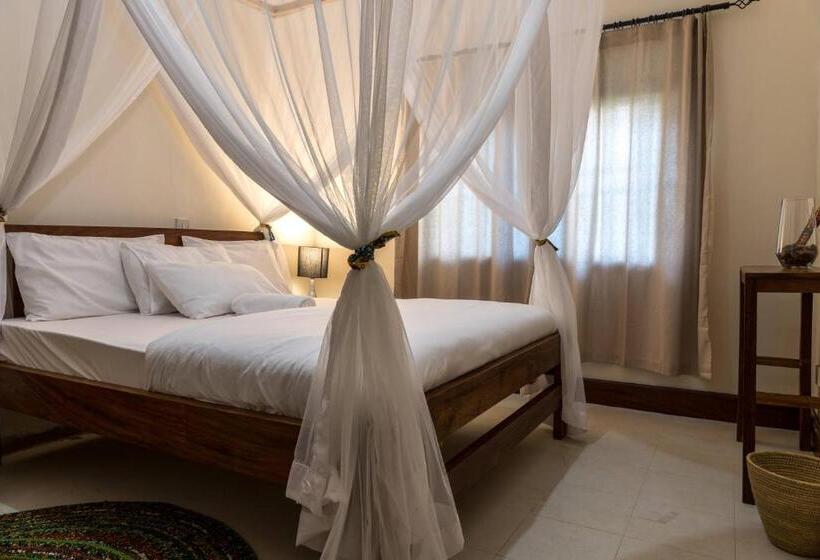 اتاق استاندارد با سرویس بهداشتی مشترک, Muti Entebbe