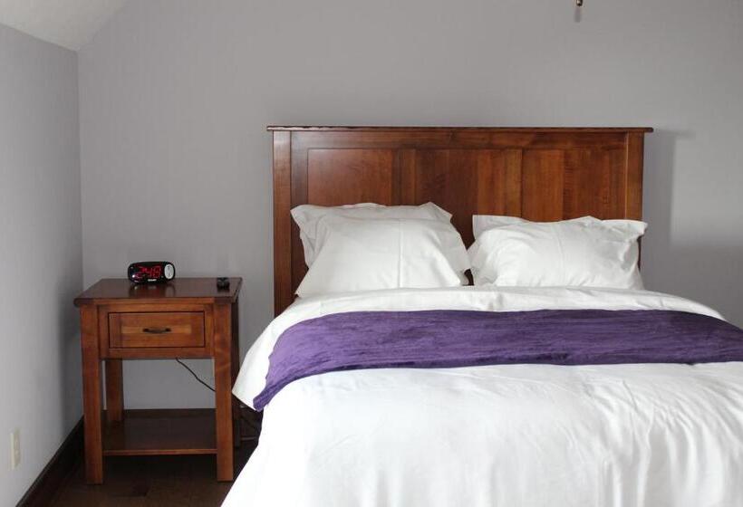 جناح, Purple Skies Homestead