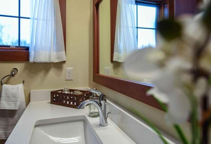 جناح, Purple Skies Homestead