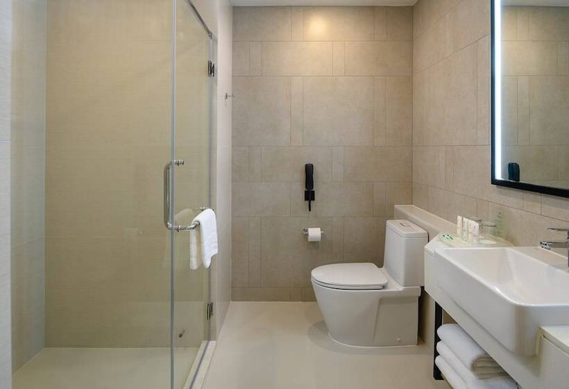 اتاق استاندارد با تخت دوبل, Holiday Inn & Suites Siracha Laemchabang, An Ihg