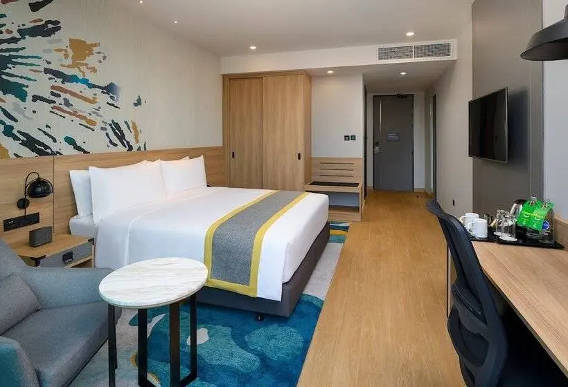 ダブルベッドスタンダードルーム, Holiday Inn & Suites Siracha Laemchabang, An Ihg