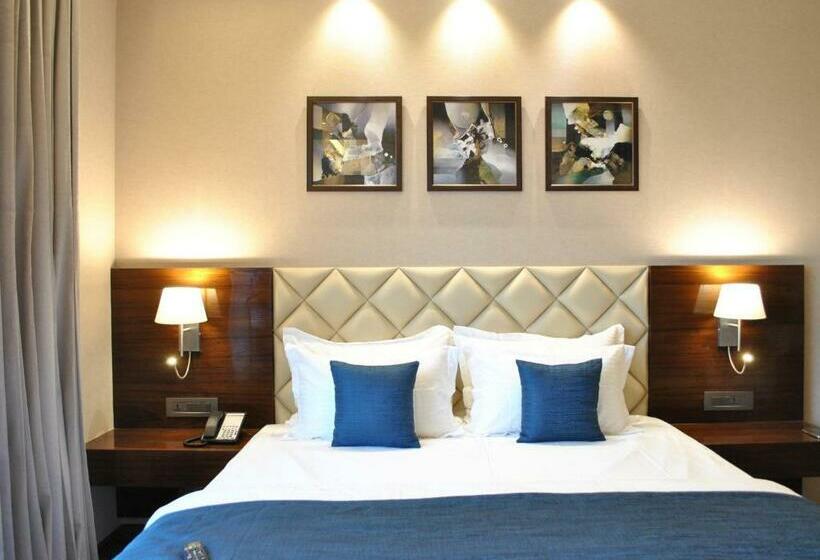 Номер Deluxe Кровать Кинг, Ramada By Wyndham Gandhidham Shinay