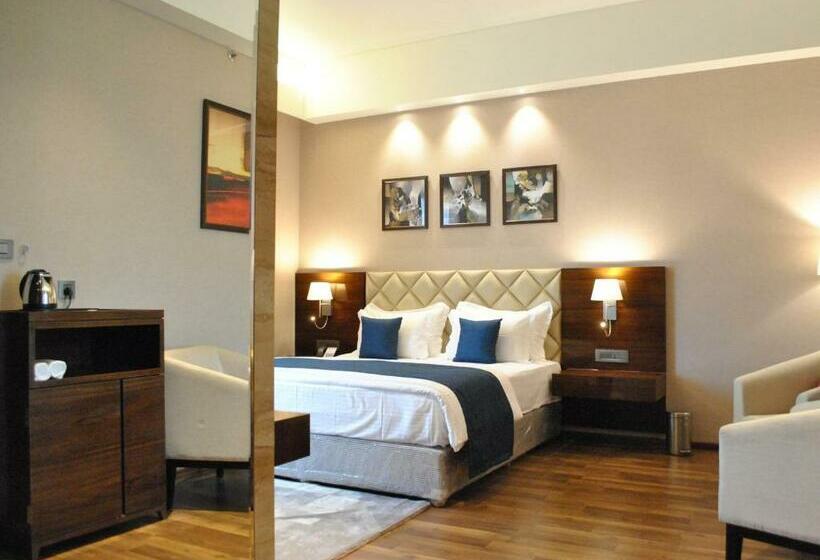 Júnior Suíte Cama King, Ramada By Wyndham Gandhidham Shinay