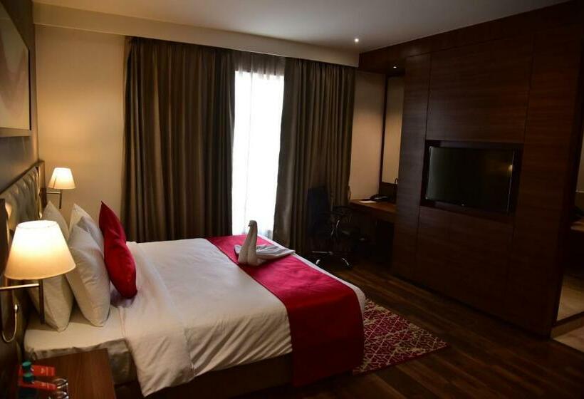 Номер Deluxe Адаптированный для Инвалидов, Ramada By Wyndham Gandhidham Shinay