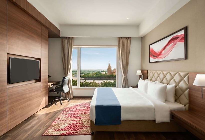 이그제큐티브 룸, Ramada By Wyndham Gandhidham Shinay