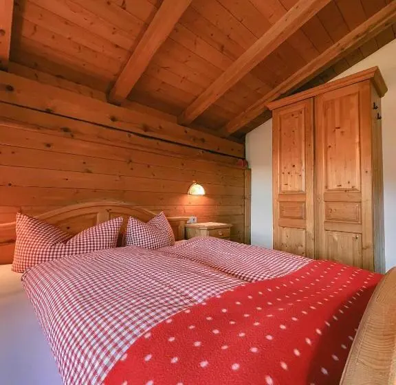 スイート(家族用), Schulhaus Tirol