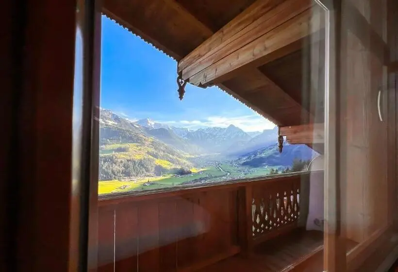 スイート(家族用), Schulhaus Tirol