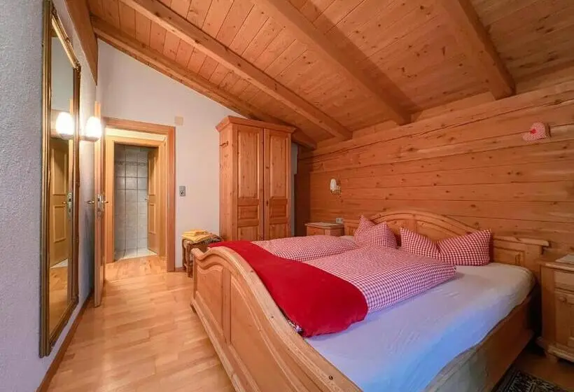 スイート(家族用), Schulhaus Tirol