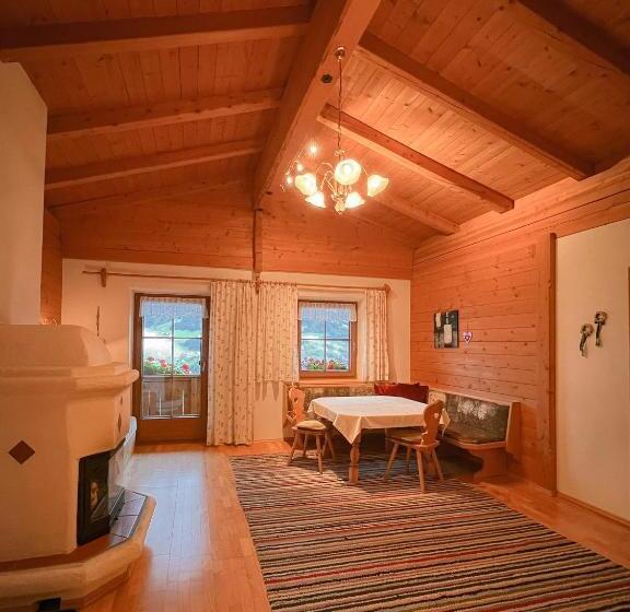 패밀리 스위트, Schulhaus Tirol