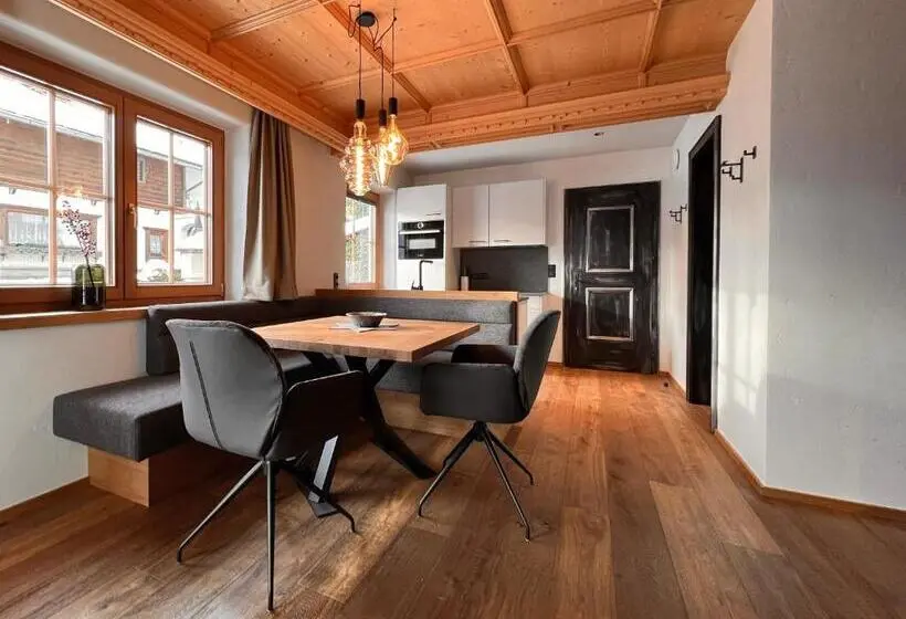 スイート, Schulhaus Tirol