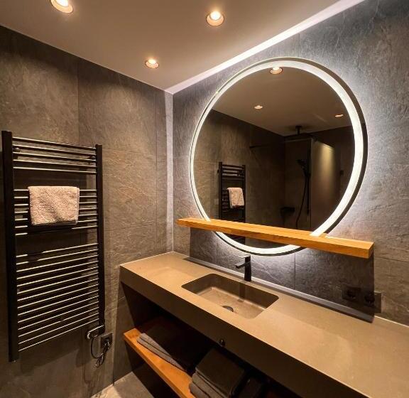 스위트, Schulhaus Tirol