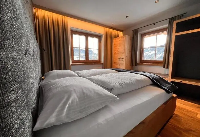 スイート, Schulhaus Tirol