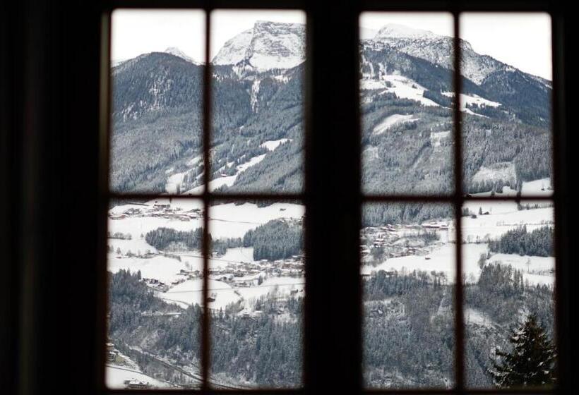 스위트, Schulhaus Tirol