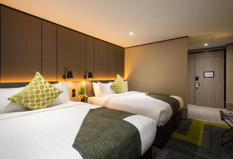 Семейный Номер, Aerotel London Heathrow, Terminal 2 & Terminal 3