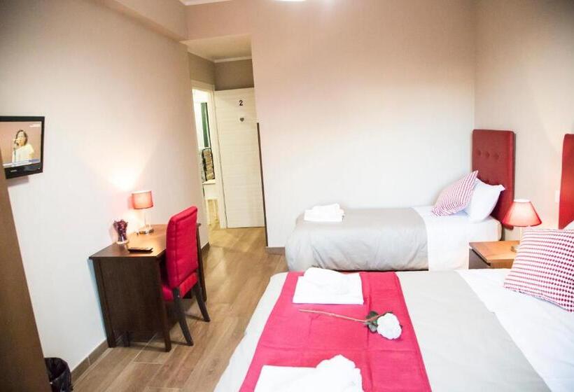 חדר סטנדרט לשלושה עם מרפסת, Vatican Suite 383