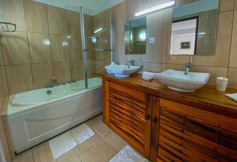 سوییت, Orangea Beach Resort