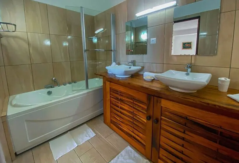 سوییت, Orangea Beach Resort