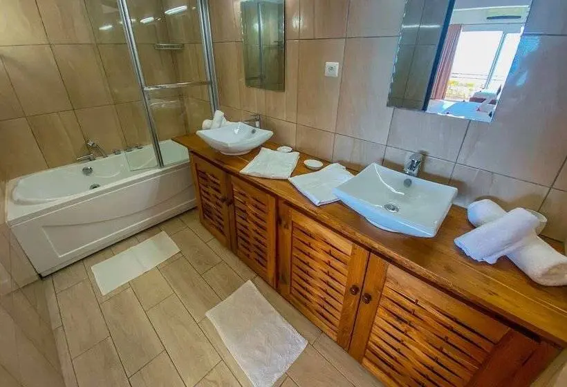 سوییت, Orangea Beach Resort