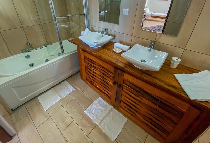 سوییت, Orangea Beach Resort