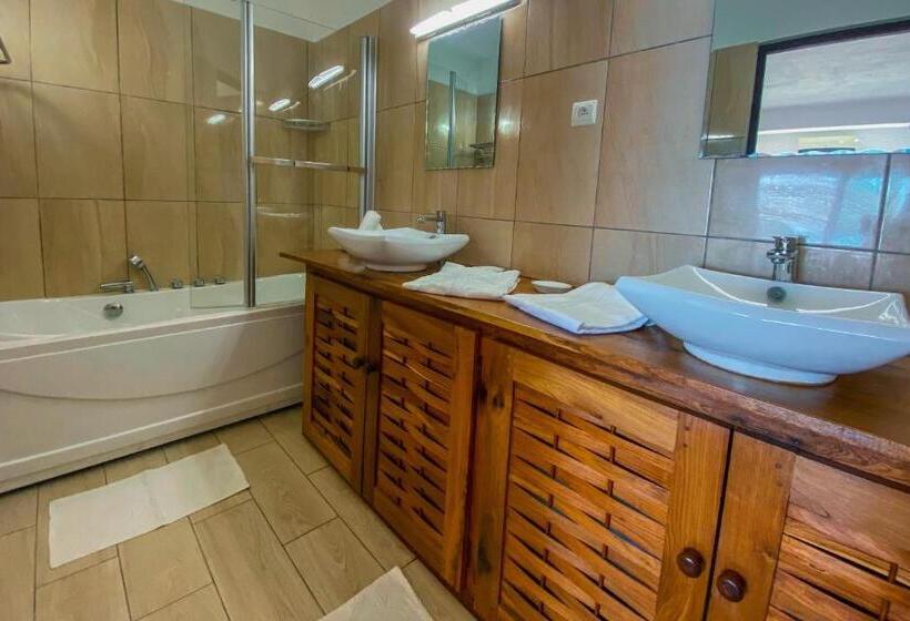 سوییت, Orangea Beach Resort