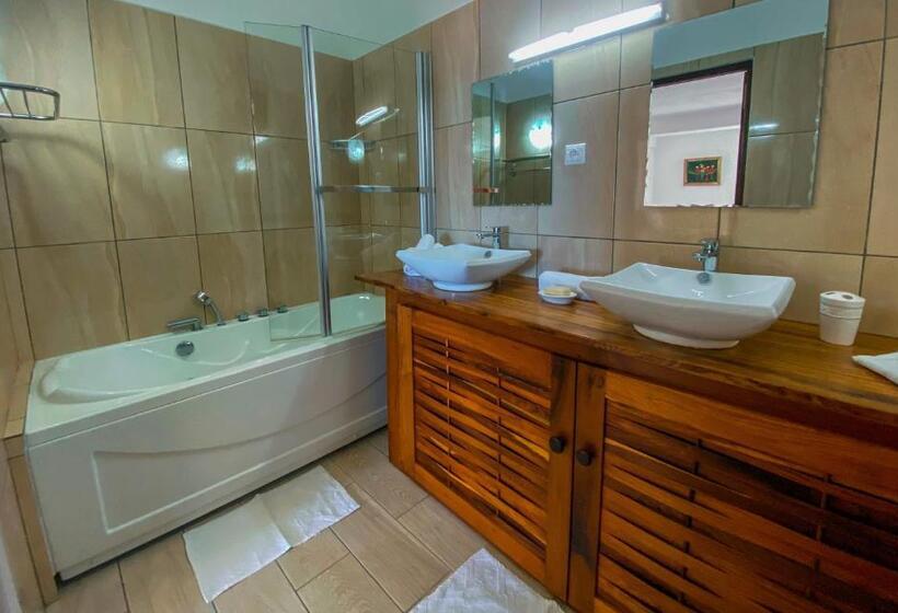 سوییت, Orangea Beach Resort