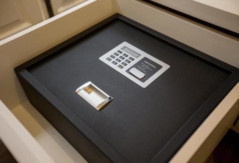 חדר משפחתי, The Southern Boutique