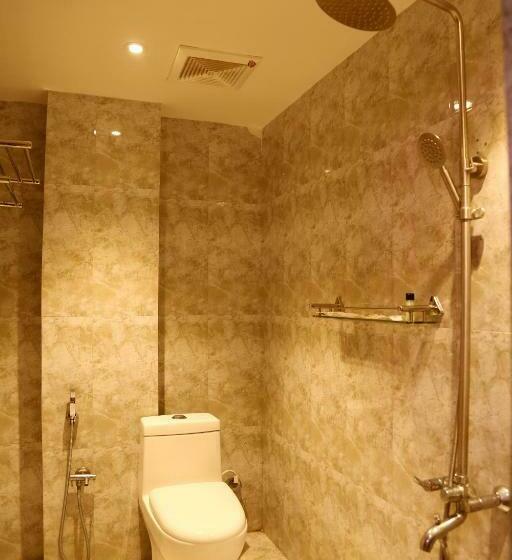 Quarto Familiar, Nitheesh Residency