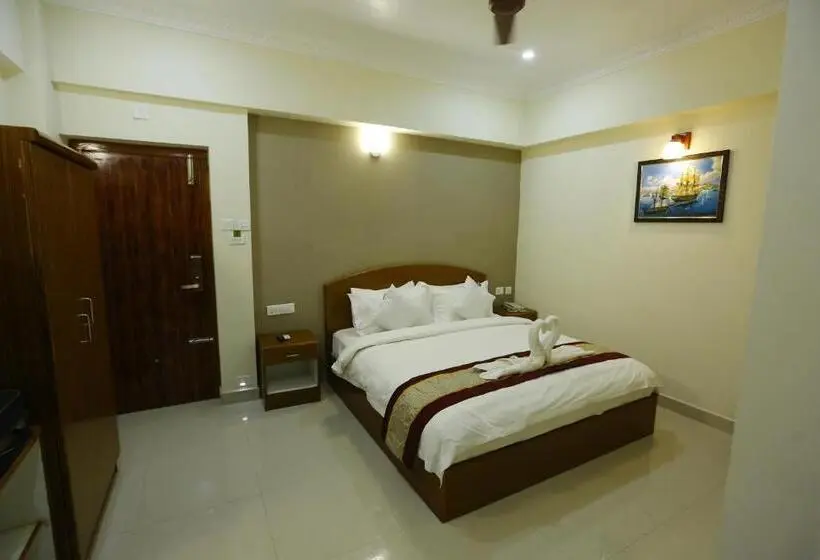 Camera Standard, Nitheesh Residency