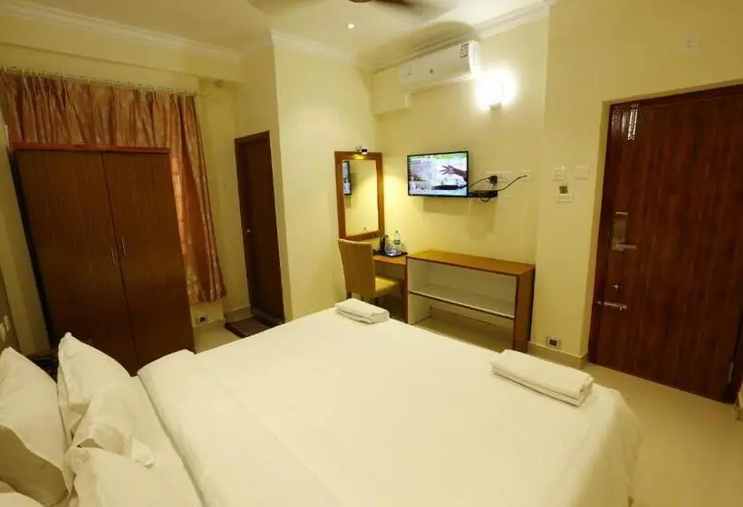 Camera Standard, Nitheesh Residency