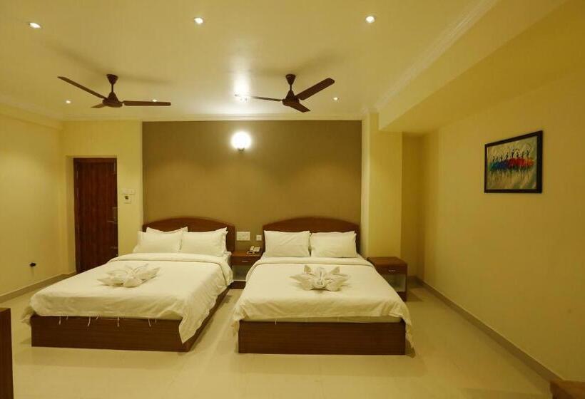 Quarto Familiar, Nitheesh Residency