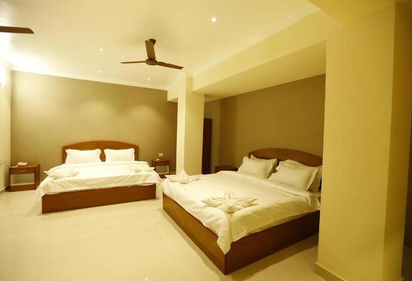 Quarto Familiar, Nitheesh Residency