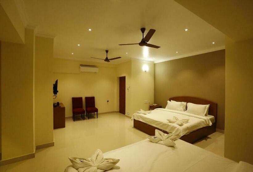 Quarto Familiar, Nitheesh Residency