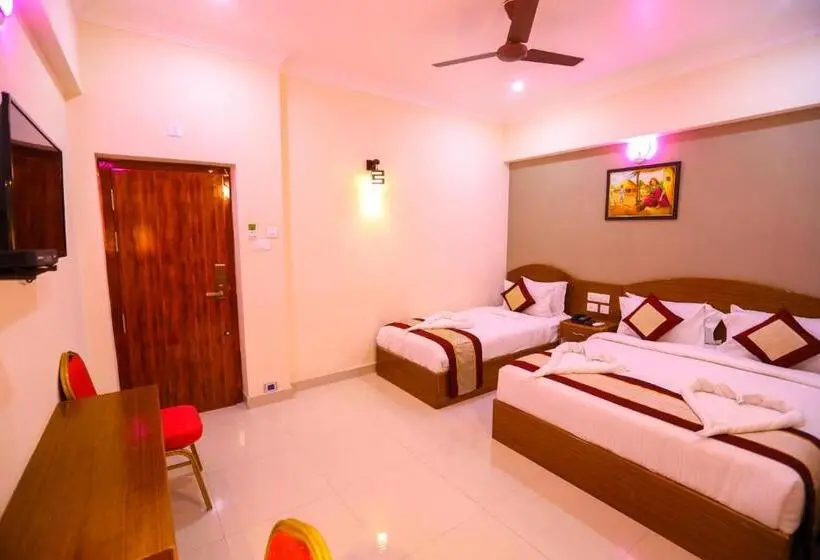 Camera Tripla Classica, Nitheesh Residency