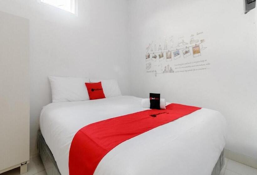 Номер Economy, Reddoorz Plus Near Taman Rasuna Menteng