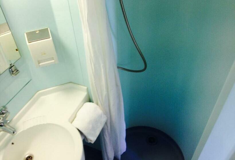 חדר סטנדרט לשלושה, Aireco