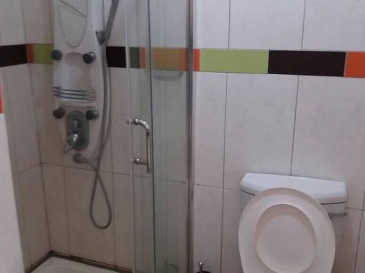 اتاق لوکس, Trench Town Lodge